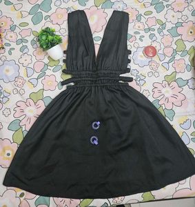 Elegant Black Side Cut-Out Dress