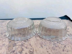 2 Glass Bowls 🥣