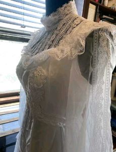 Lace Vintage Wedding Dress/ Gown
