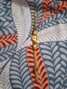 Elegant Gold Women&#39;s Watch