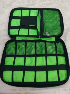 GADGET ORGANIZER  WITH 16 SLOTS