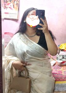 Classy Off-White Bengali  Saree (women's)