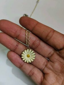 Daisy Pendant Necklace