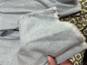 Light Wash Frayed Hem Jeans