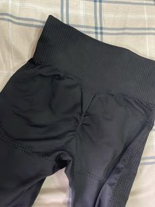 Urbanic Scrunch Butt Leggings