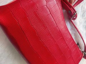 RED PINTERESTY SLING BAG 🎀