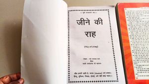 Book Combo Of Jeene Ki Raah And Gyaan Ganga