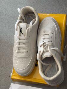 Jordan of white shoes