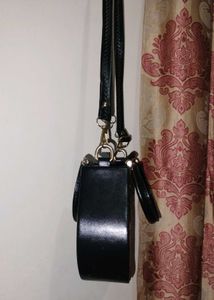 ALIZA Black Croc Textured Handbag with Strap