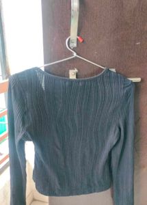 Black Full Sleeves Crop Top