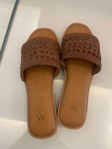New W Flat Sandals