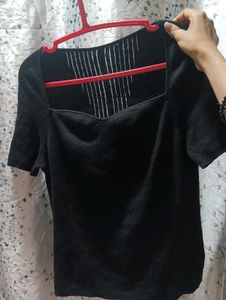 black sweetheart neckline top💅
