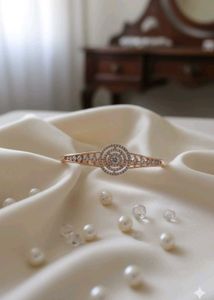 anti tarnish premium quality Elegant  bracelet