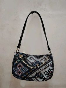 Classy sling bag that goes with all outfits