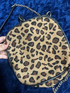 Leopard Sling Bag 🤎