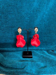‼️RED PETTAL DROP EARRING ‼️