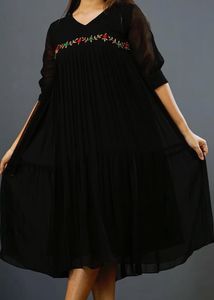 Elegant Black Dress - 40 Size