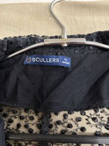 “Scullers” Pretty Weightless Blazer