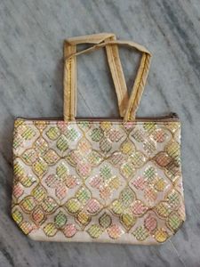 Embellished Floral Pattern Handbag