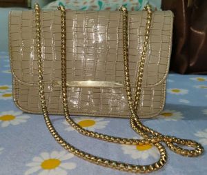 Chic Beige Croc-Embossed Chain Bag