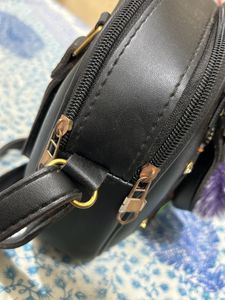 WOMEN BLACK SLING BAG