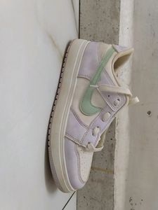NIKE WOMEN SHOE