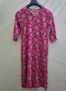 "Pink floral  Printed  kurti for women"