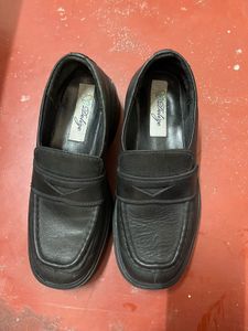 Delize Black Loafers
