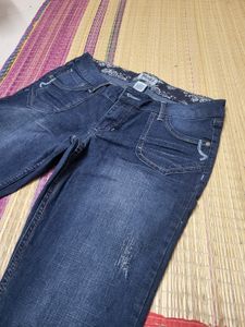 Boot Cut Pattern Torned Jean Looks Good