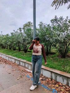Grafic Printed Long Sleeve Crop Top