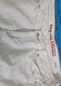 Play with UMM White Jeans