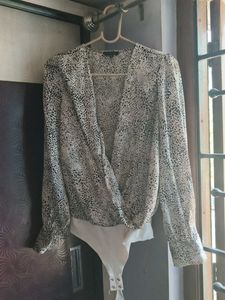 Chic Animal Print Bodysuit Top