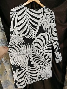H&amp;M Black N White Printed Long Sleeve Dress