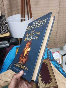 Amazing Maurice Hardback