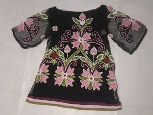 Elegant black floral embroidered top🌸