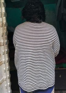 Trendy Black &amp; White Striped Sweatshirt |