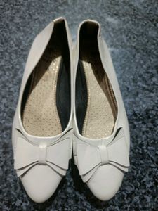 White Flats with Bow - Size 6