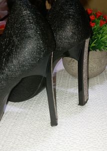 Pretty Heels With Rhinestone Work