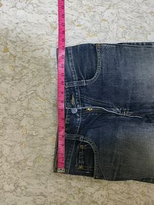 Authentlc Jeans Size 28 B200