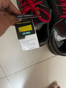 Brand New Yonex Badminton  Power Cushion Comfort Z
