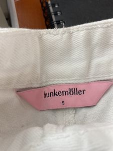 White Shorts (woman)