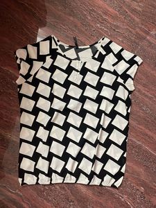 A beautiful White Black Checked Top