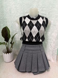 H&amp;M Argyle Knit Vest ❤️