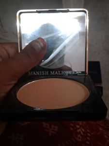 Myglamm Manish Malhotra Skin Awakening Compact