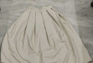 beige pleated skirt