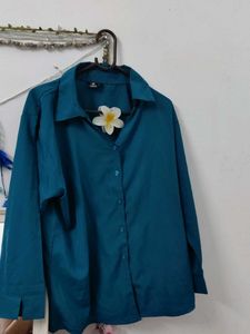 sea green shirt