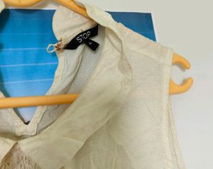 Sleevless Stylish Off-white Shoppers Stop Top XL