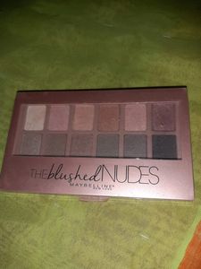 Maybelline Newyork eyeshadow pallate The blushed Nudes