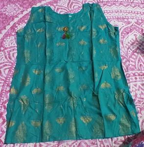 Elegant Green Kurta with Gold Detailing