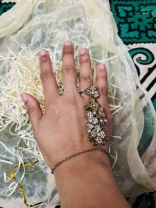 RING WITH HAND DESIGN